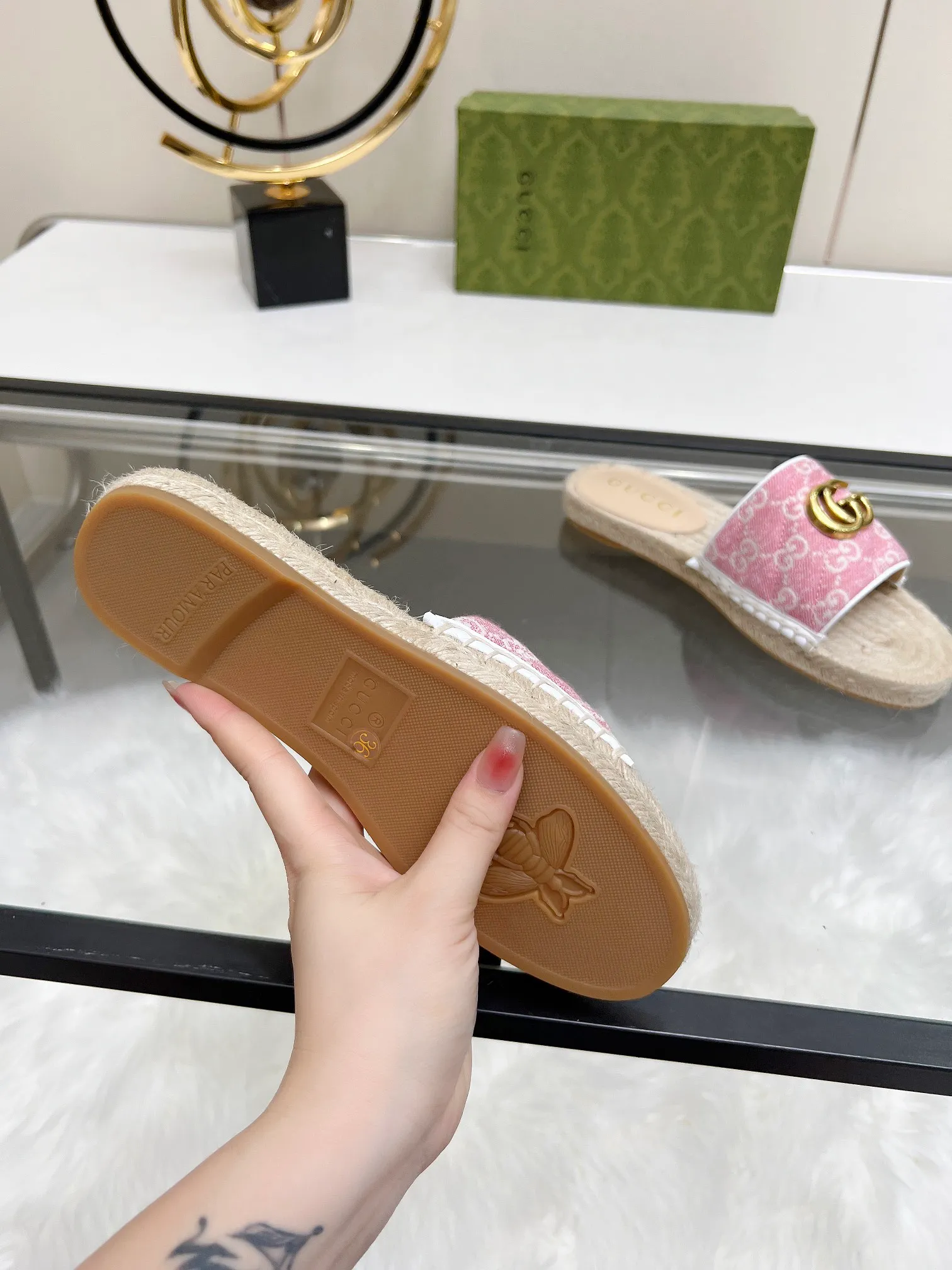 👟👟Ex-factory price 320👟👟 Gucci slippers fisherman shoes new color Injection molded one-piece straw bottom, high-end quality Fabric: Double G imported fabric Lining: sheepskin lining Code number: 35~42 Fabric styles include apricot, floral, pink, black, blue, burgundy, champagne, green, orange, cyan, starry sky, more than 30 colors to choose from, many colors to be updated in the future ,,,,,,,,